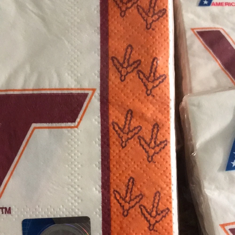 NIP Set/4 VT Napkins